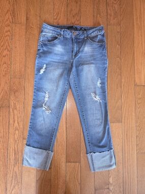 1822 Denim Distressed Blue Cuffed Capris
